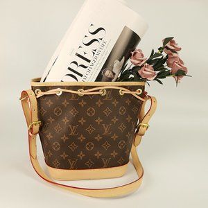 Louis Viutton Noรฉ BB Bucket Bag